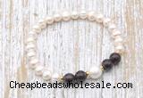 CFB604 6-7mm potato white freshwater pearl & garnet stretchy bracelet